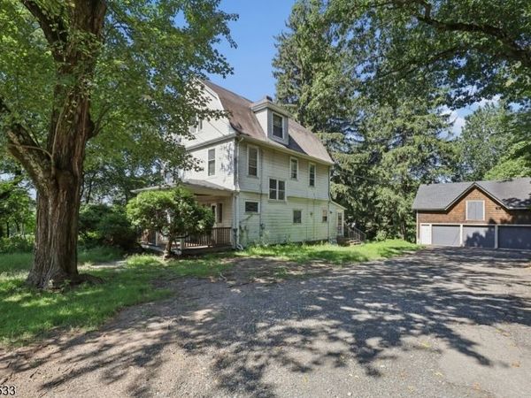 37 Livingston Ave, Roseland, NJ 07068