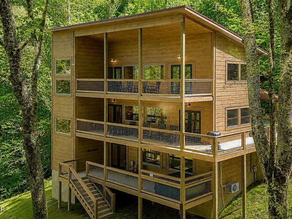 2252 Misty Shadows Drive , Sevierville, TN 37862