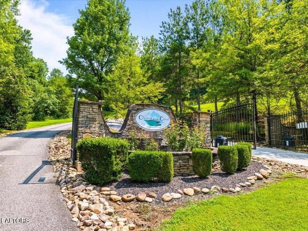 44 Old Hearth , La Follette, TN 37766