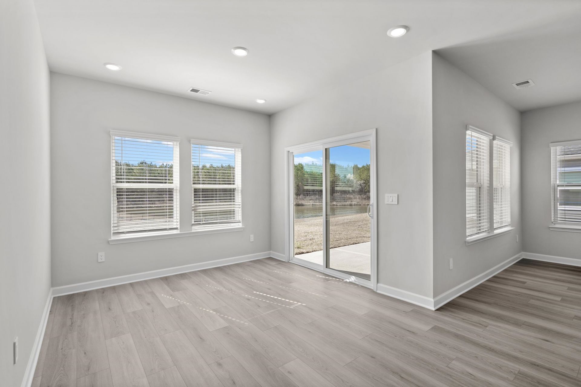 420 Congaree St Photo 17