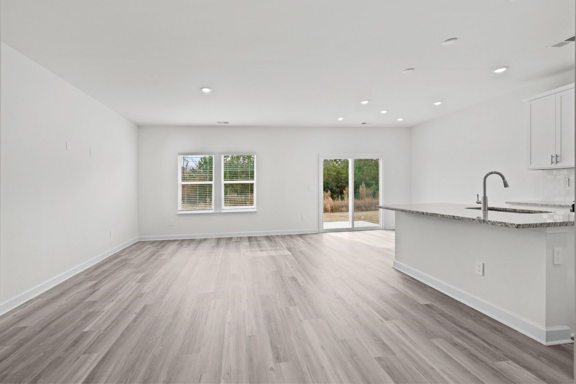 424 Congaree St Photo 11