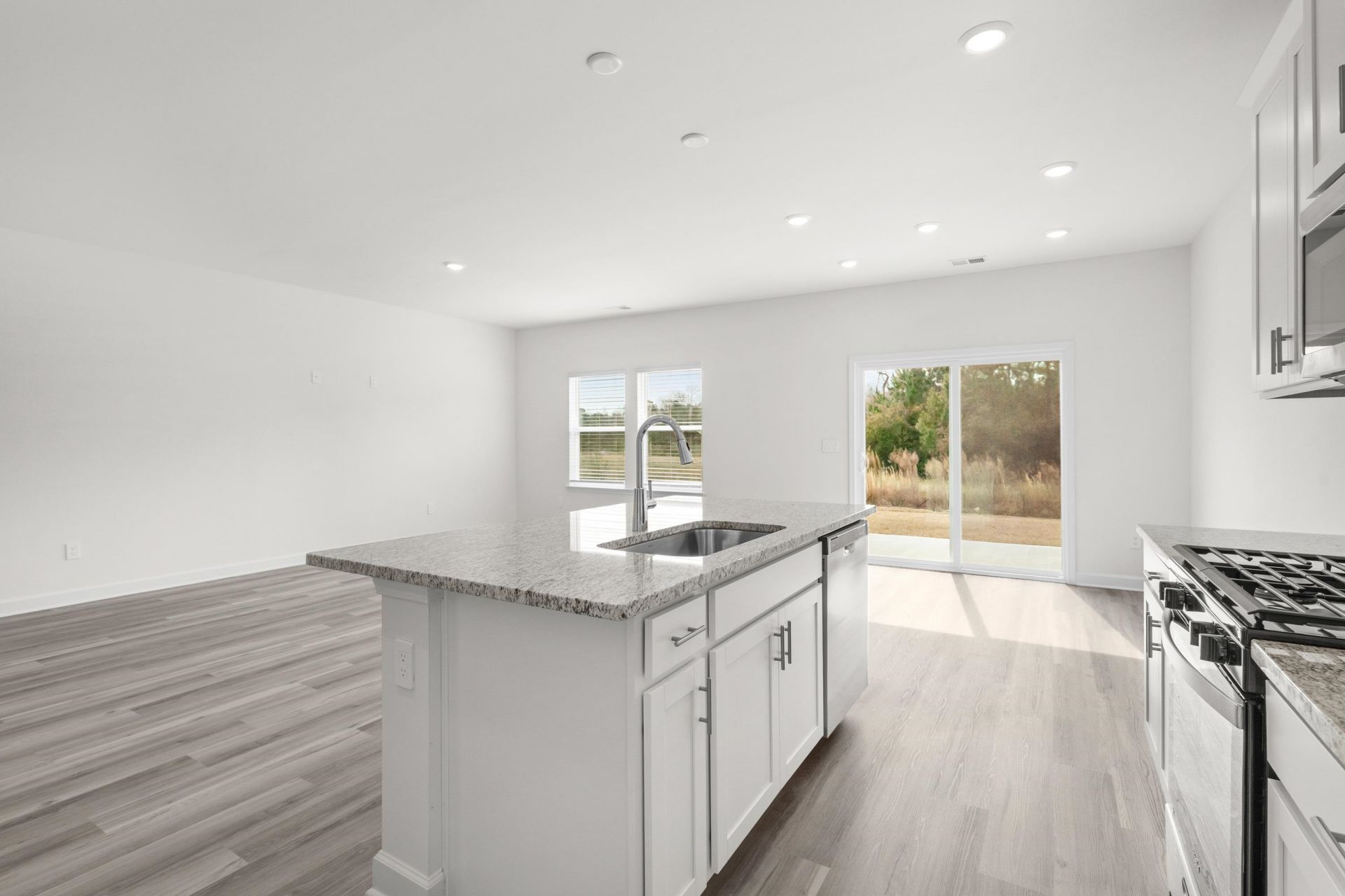 424 Congaree St Photo 23