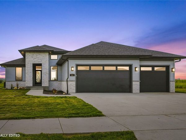 241 Howard Avenue NW, Swisher, IA 52338