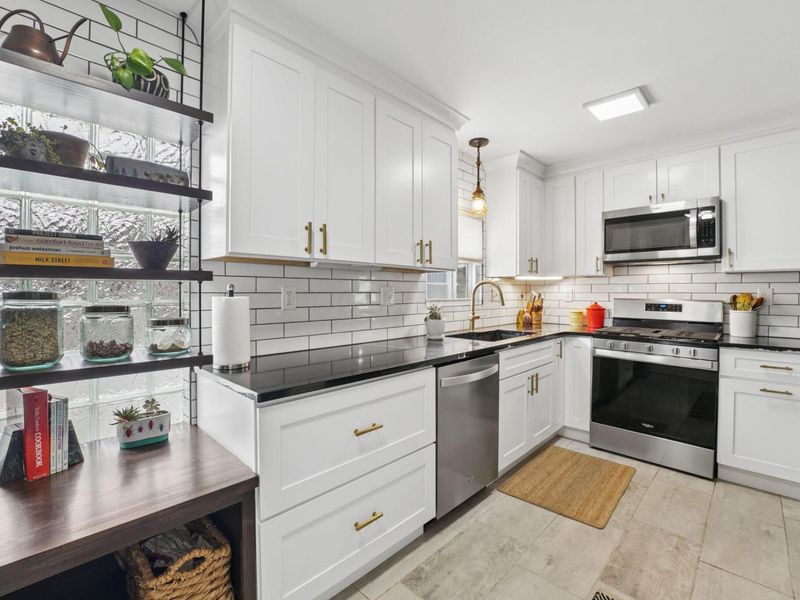614 E Royal Forest Boulevard, Columbus, OH 43214 Photo 8