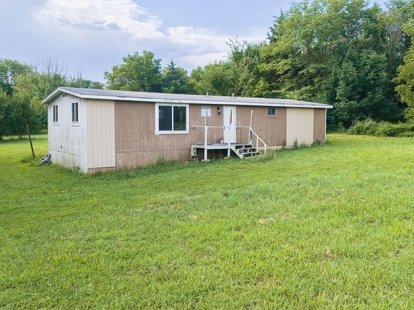 9445 Village Lane, Ozawkie, KS 66070