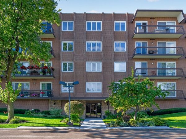 8001 W Courte Drive , Unit 411, Niles, IL 60714