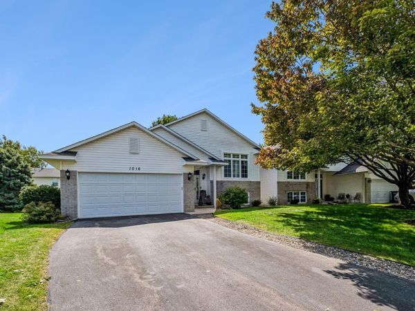 1016 Lilac Court , Shakopee, MN 55379