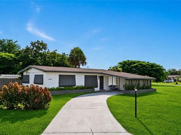 116 Lake AVE , LEHIGH ACRES, FL 33936