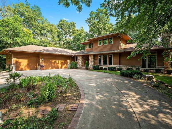 2850 S Amor DRIVE, New Berlin, WI 53146