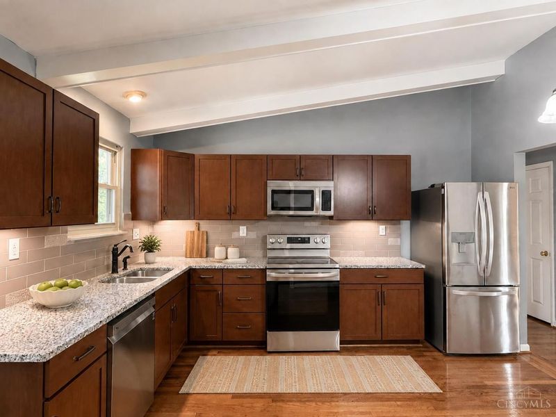 8354 Shadowpoint Court, Montgomery, OH 45242 Photo 3