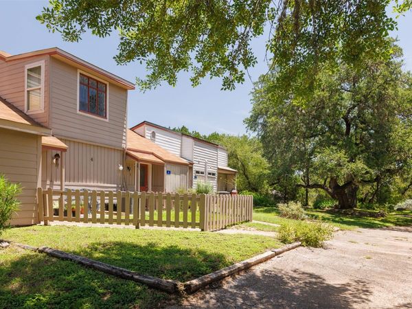 4 Townhouse CIR, Wimberley, TX 78676