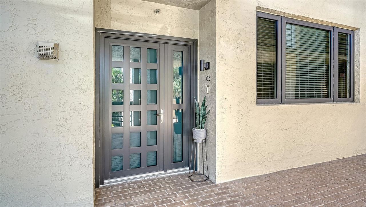1055 Gulf Of Mexico Drive, Unit 105, Longboat Key, FL 34228 Photo