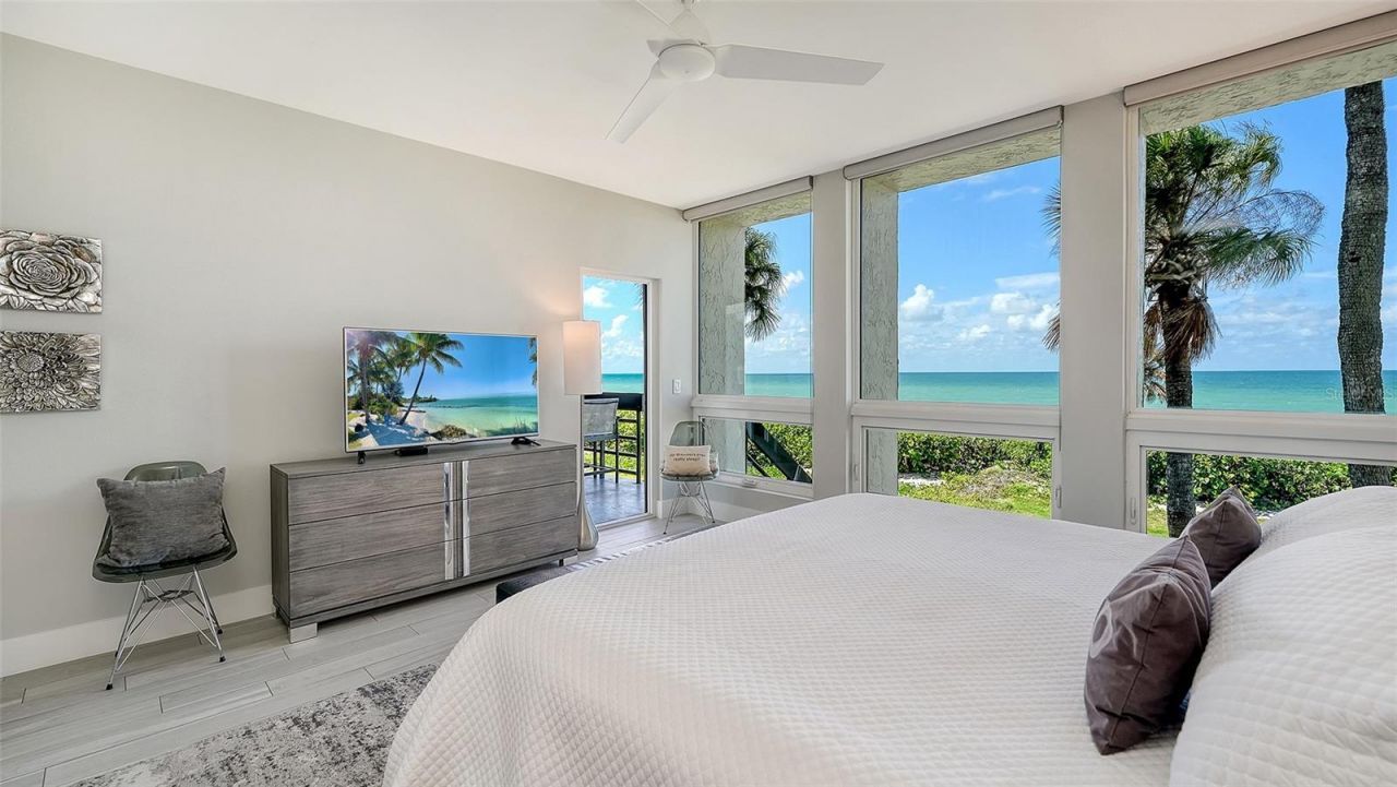 1055 Gulf Of Mexico Drive, Unit 105, Longboat Key, FL 34228 Photo