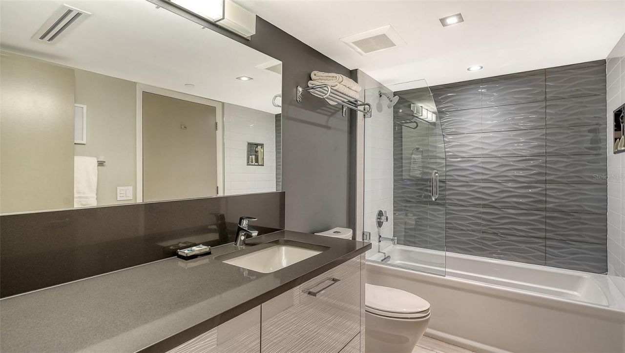 1055 Gulf Of Mexico Drive, Unit 105, Longboat Key, FL 34228 Photo