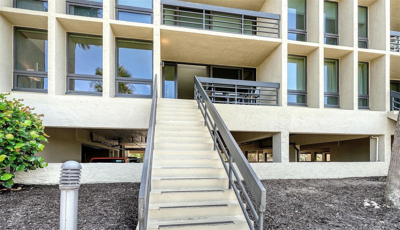 1055 Gulf Of Mexico Drive, Unit 105, Longboat Key, FL 34228 Photo