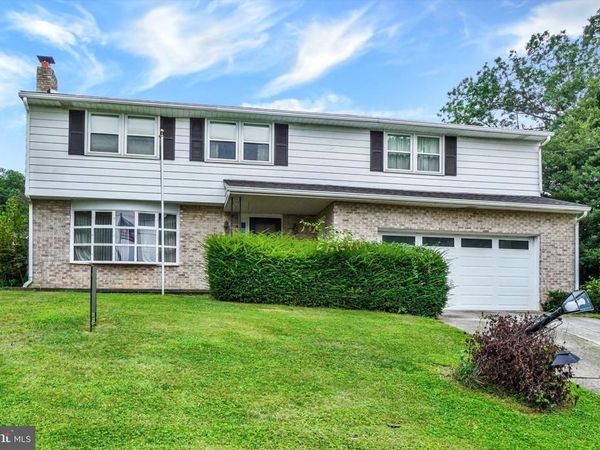 2484 FRIESIAN RD, YORK, PA 17406