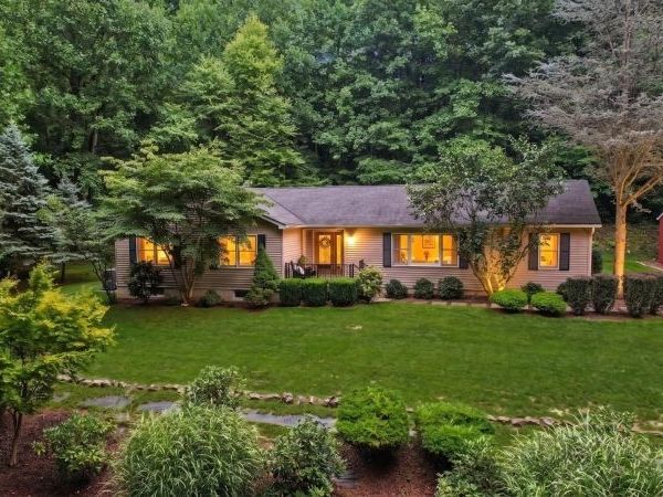 6 Garner Rd, Bethlehem, NJ 08804