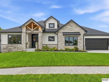 21545 B Street, Elkhorn, NE 68022