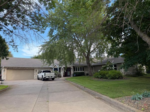 31813 Lakeview Drive NE, Cambridge, MN 55008