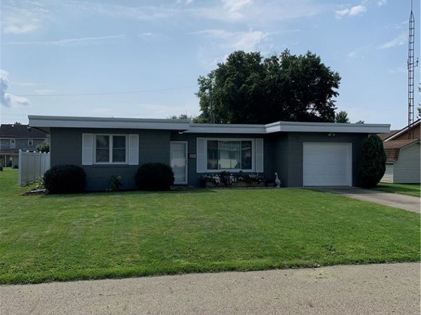 824 Hardesty Avenue NW, New Philadelphia, OH 44663