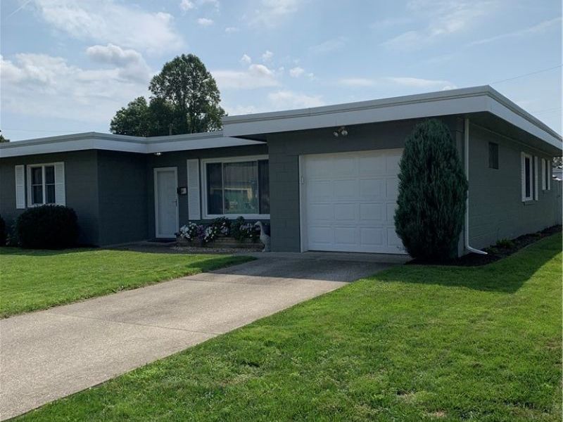 824 Hardesty Avenue NW, New Philadelphia, OH 44663 Photo 2