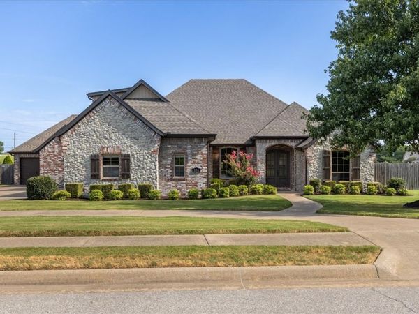 174 Arlington Way , Tontitown, AR 72762
