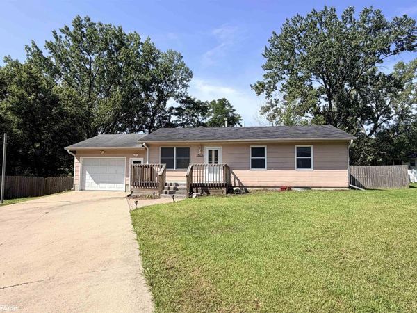 1604 Southview Circle, Fairfield, IA 52556