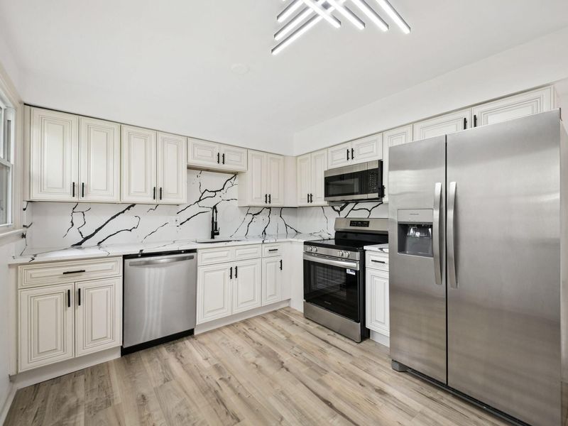 2458 Edgevale Road , Columbus, OH 43221 Photo 16