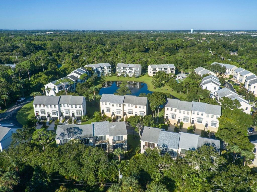 1640 42nd Square, Unit 103, Vero Beach, FL 32960 Photo