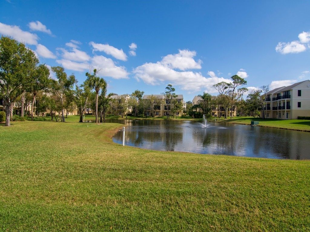 1640 42nd Square, Unit 103, Vero Beach, FL 32960 Photo