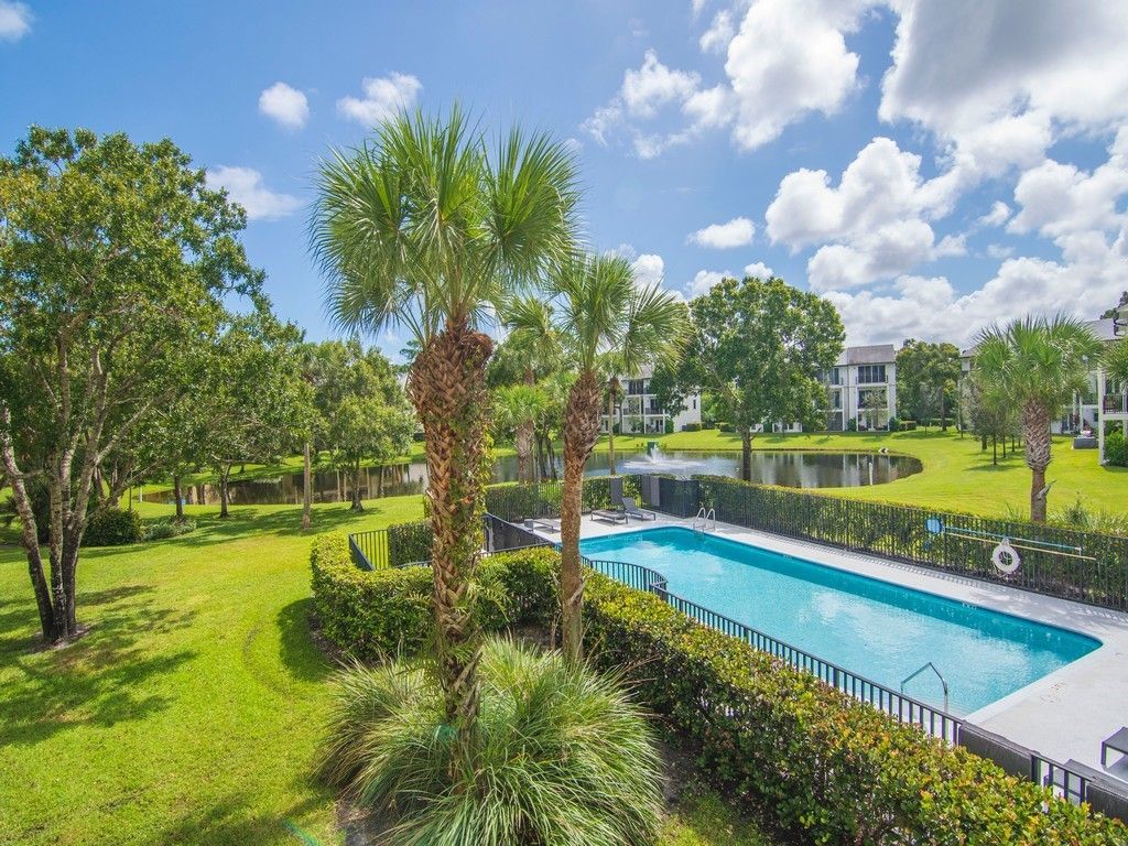 1640 42nd Square, Unit 103, Vero Beach, FL 32960 Photo