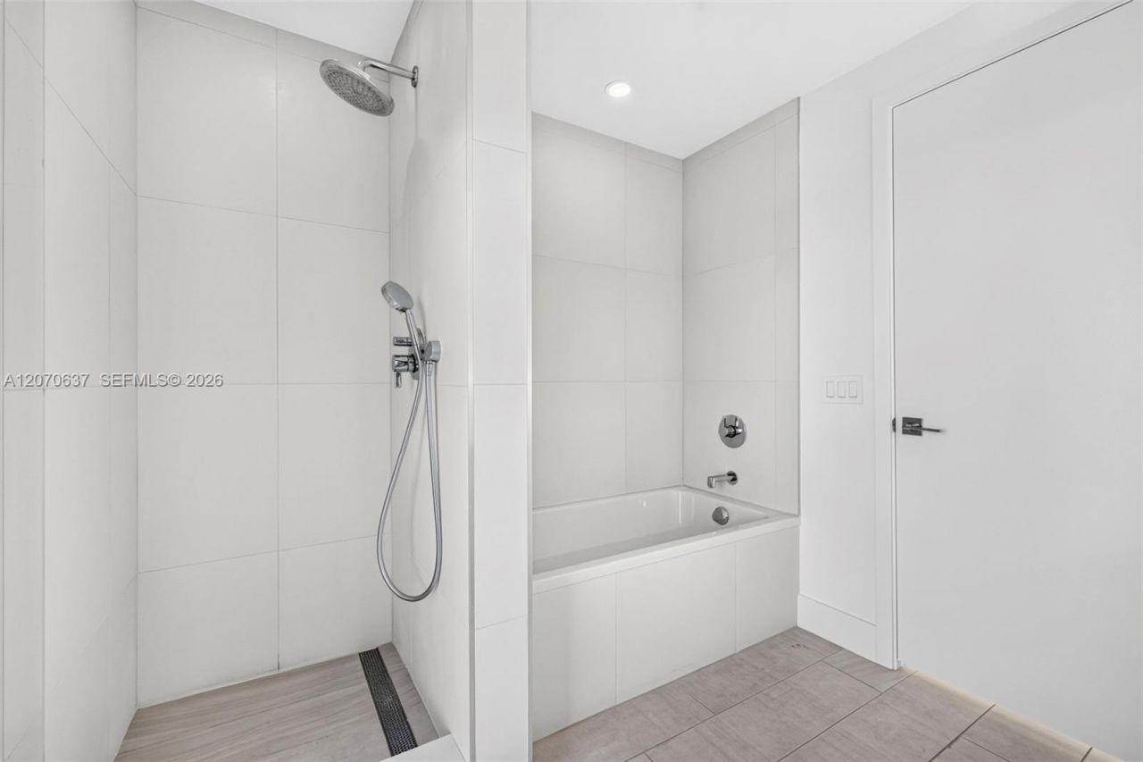 2000 Metropica Way, Unit 417, Sunrise, FL 33323 Photo