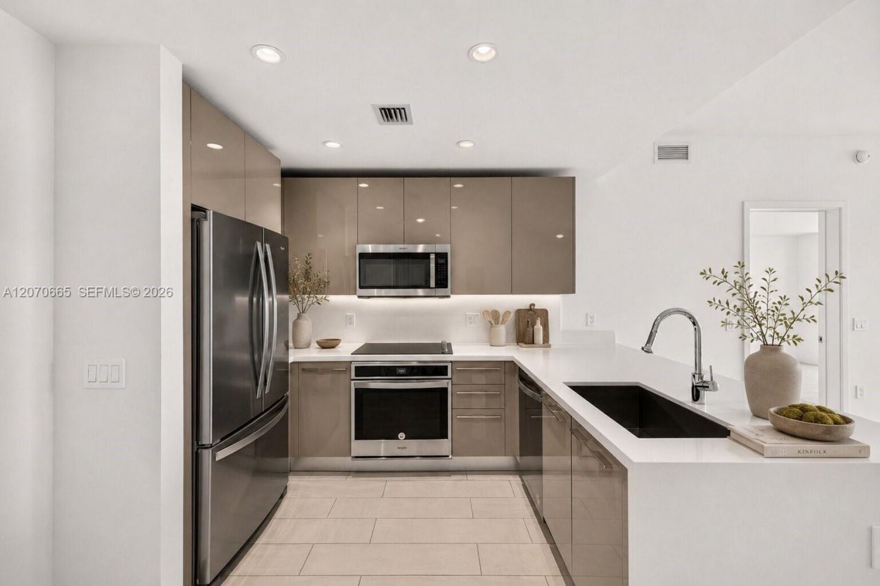 2000 Metropica Way, Unit 2111, Sunrise, FL 33323 Photo