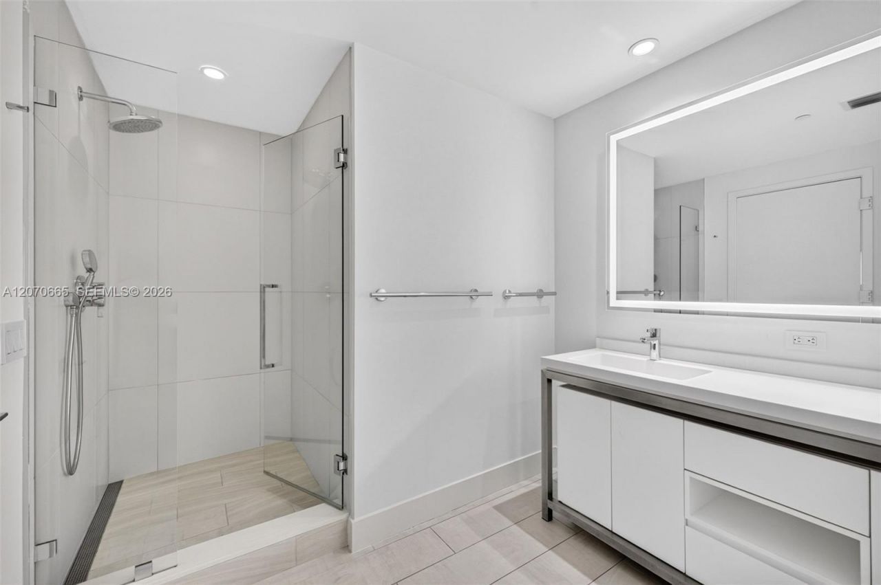 2000 Metropica Way, Unit 2111, Sunrise, FL 33323 Photo