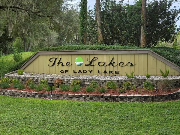 517 DOWLING CIRCLE , LADY LAKE, FL 32159
