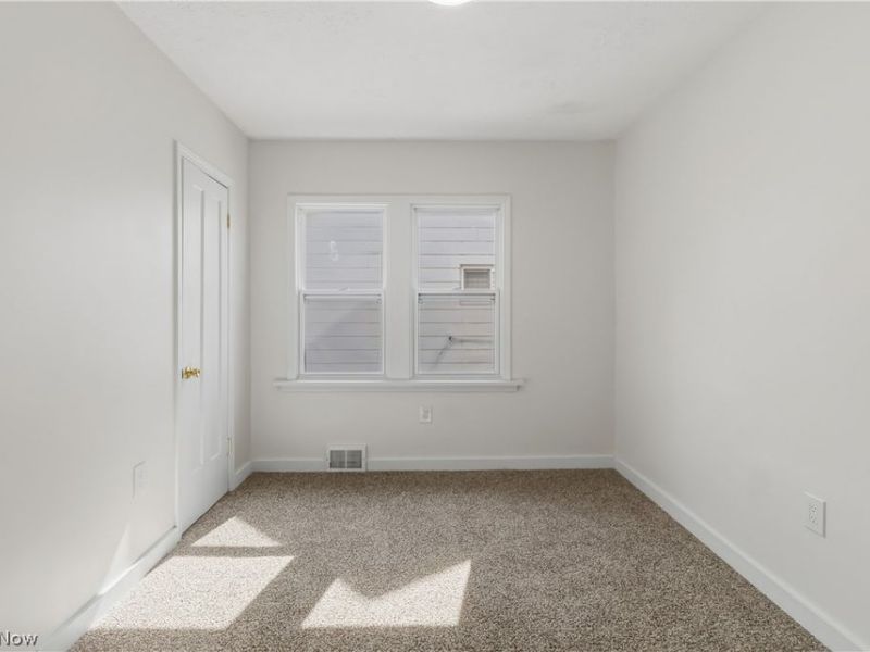 18815 Arrowhead Avenue, Cleveland, OH 44119 Photo 12