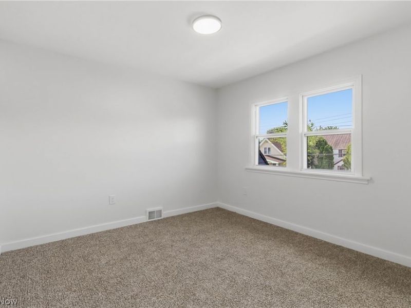18815 Arrowhead Avenue, Cleveland, OH 44119 Photo 14
