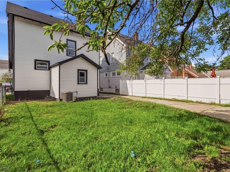 18815 Arrowhead Avenue, Cleveland, OH 44119 Photo 32