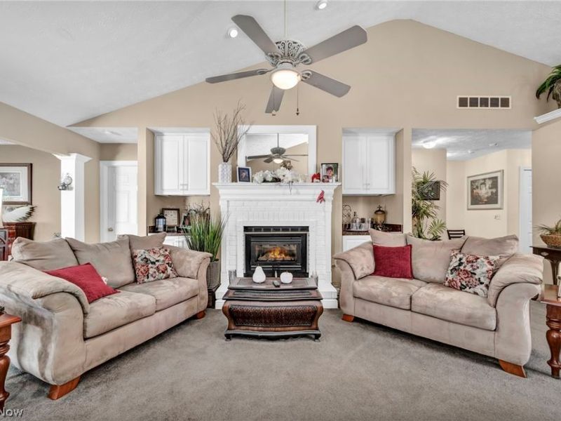 11211 Cinnamon Boulevard, North Royalton, OH 44133 Photo 2