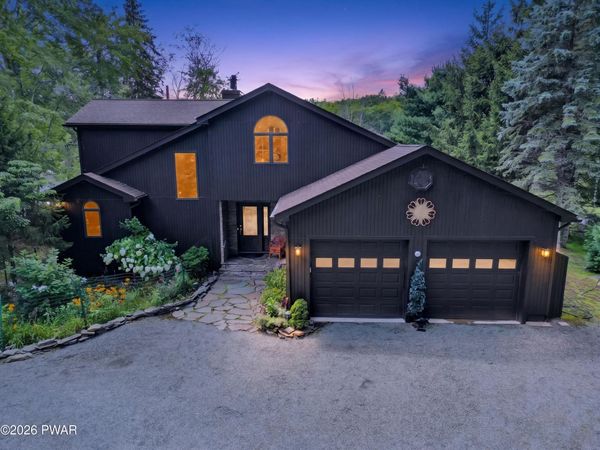 806 Widgeon Court, Lords Valley, PA 18428