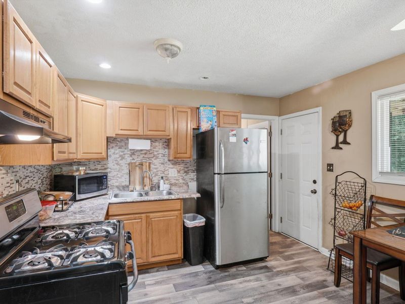 5285 Zimmer Drive , Columbus, OH 43232 Photo 6