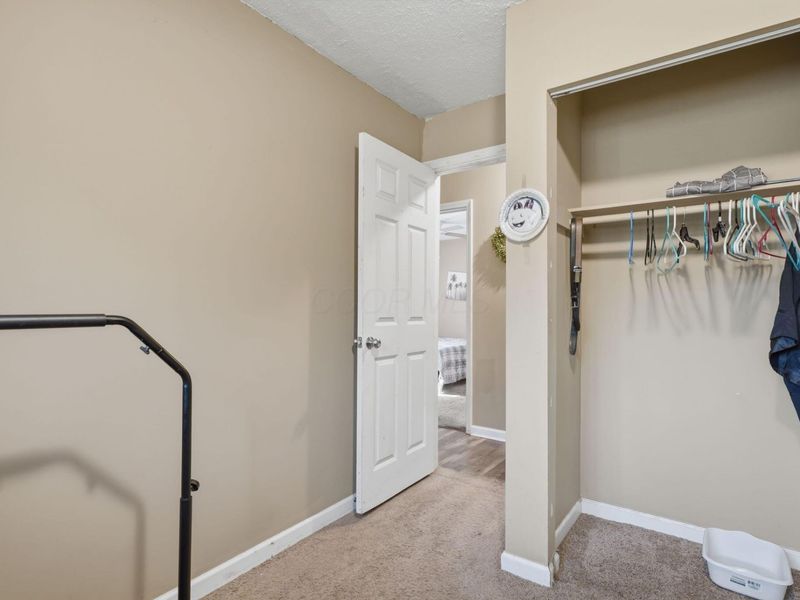 5285 Zimmer Drive , Columbus, OH 43232 Photo 9