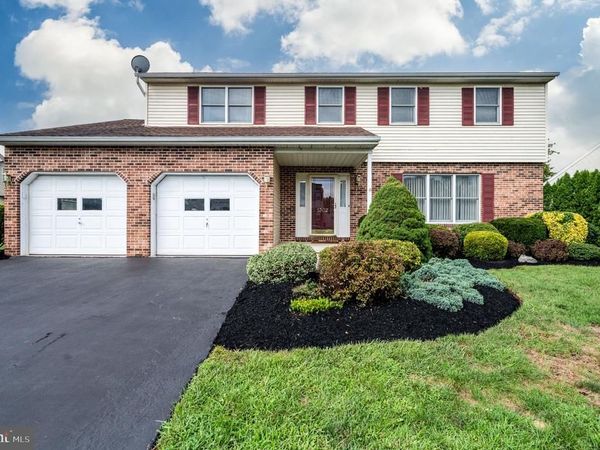 1302 FREDRICK BOULEVARD, READING, PA 19605
