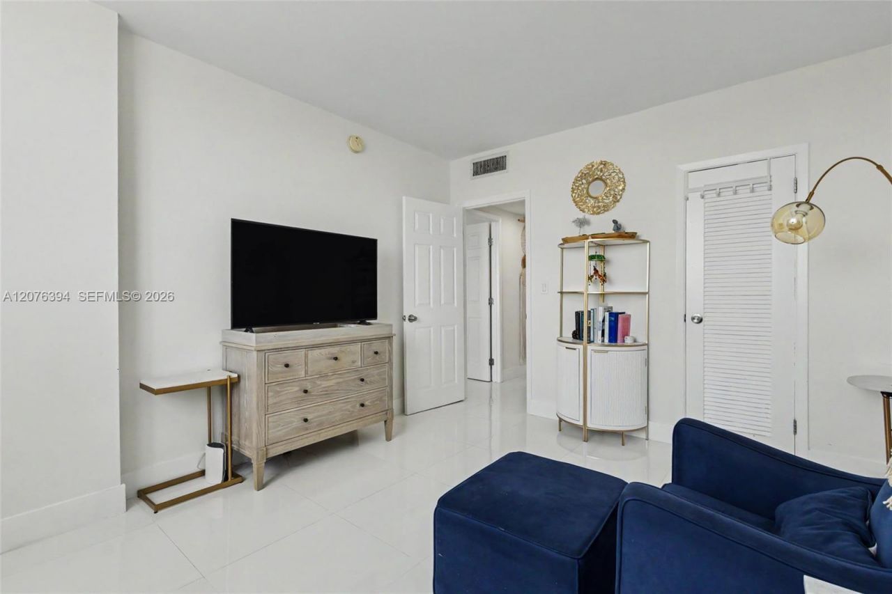 500 Bayview Dr , Unit 1924, Sunny Isles Beach, FL 33160 Photo