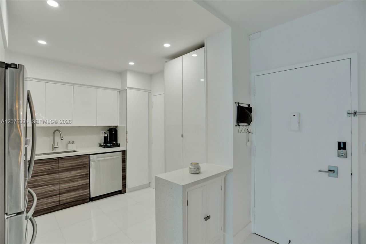 500 Bayview Dr , Unit 1924, Sunny Isles Beach, FL 33160 Photo