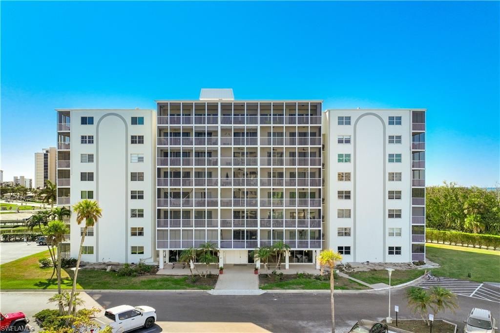 1 Bluebill Ave, Unit 108, Naples, FL 34108 Photo