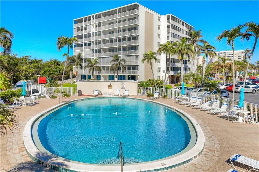 1 Bluebill Ave, Unit 108, Naples, FL 34108 Photo