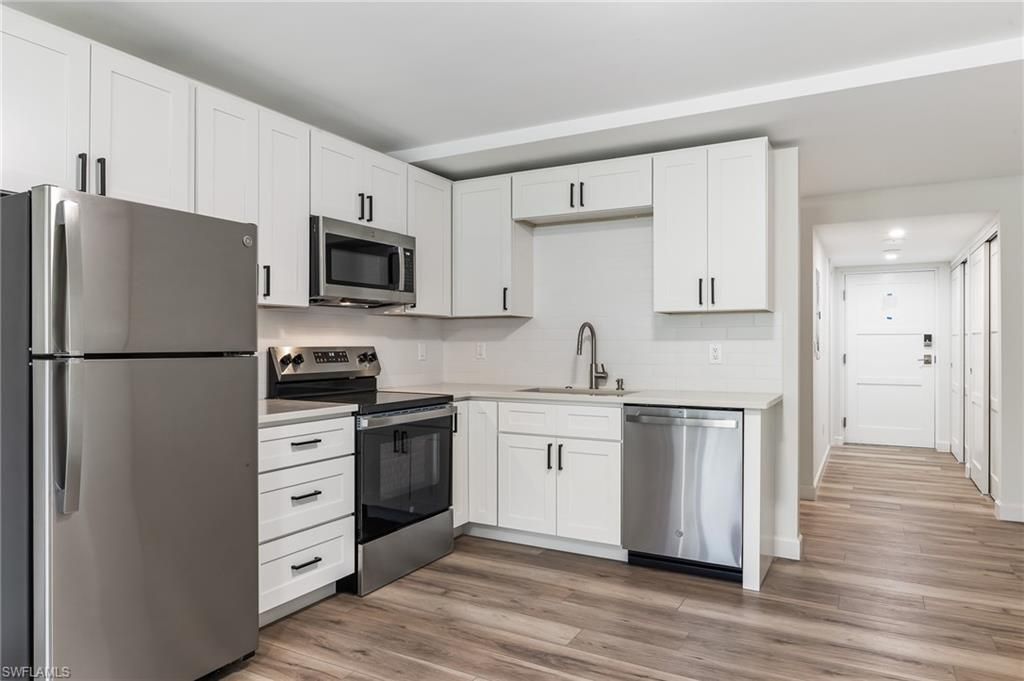 1 Bluebill Ave, Unit 108, Naples, FL 34108 Photo