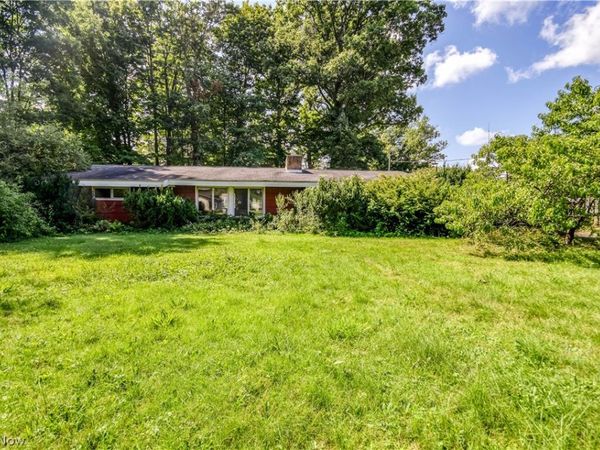 8575 Herrick Drive, Chesterland, OH 44026