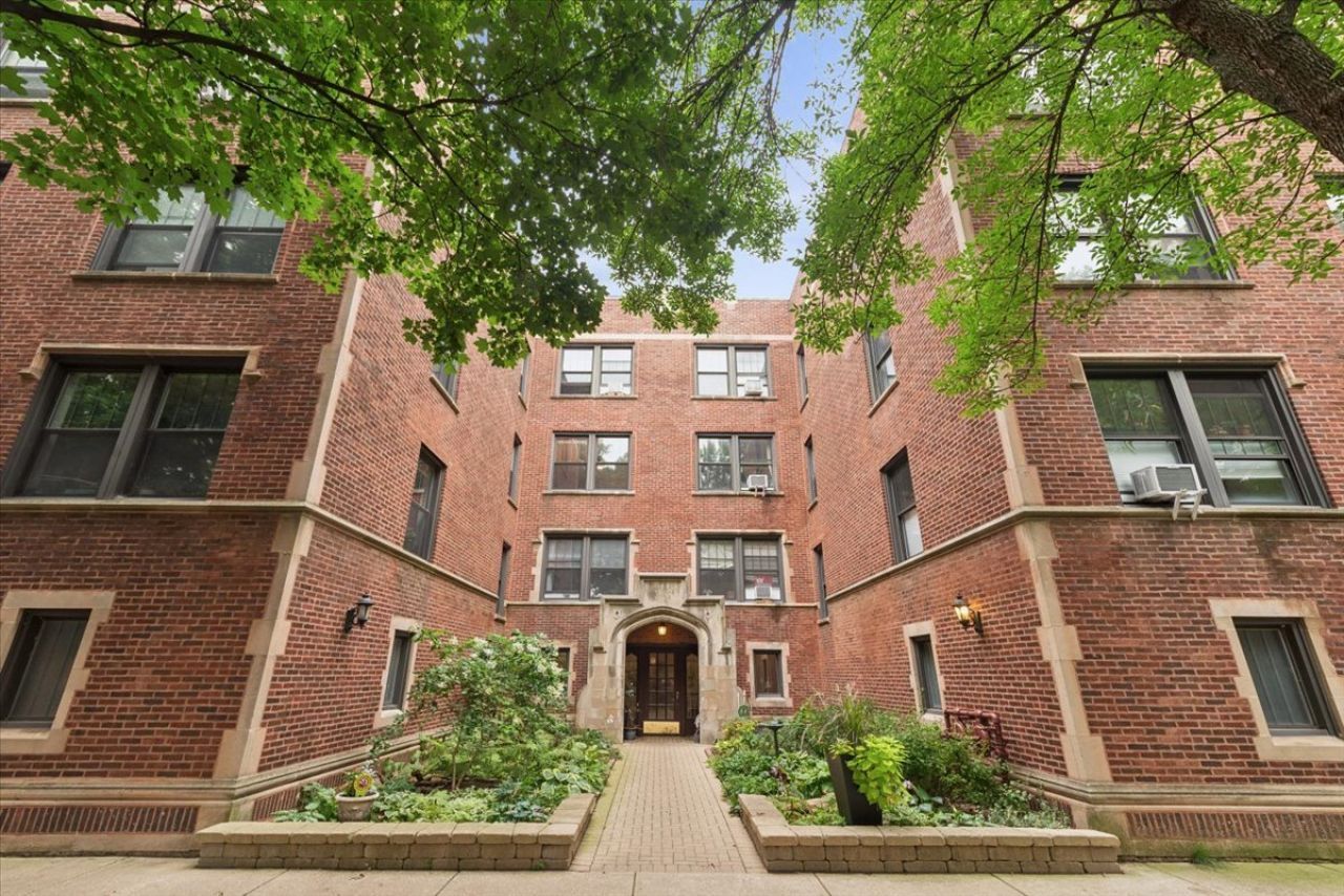 5952 N Lakewood Avenue, Unit 2W, Chicago, IL 60660 Main Photo